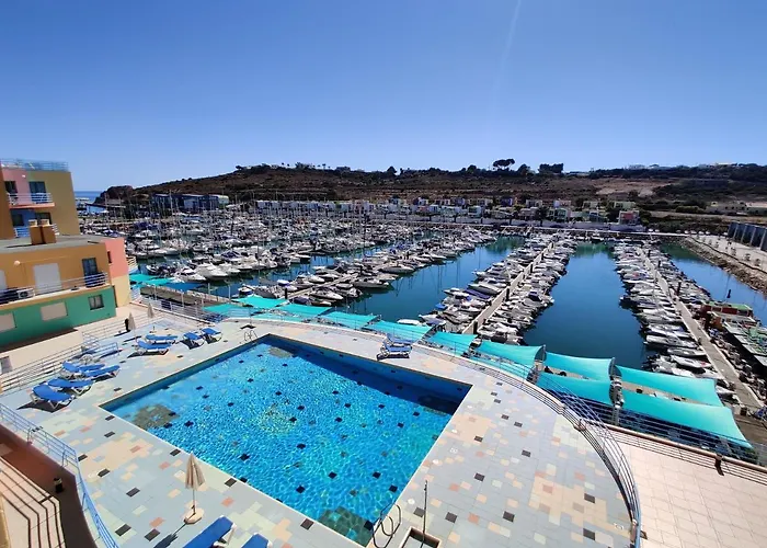 Marina Views 아파트